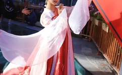 男生把qq放进女生的qq里韩剧